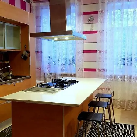 Fuksija House *